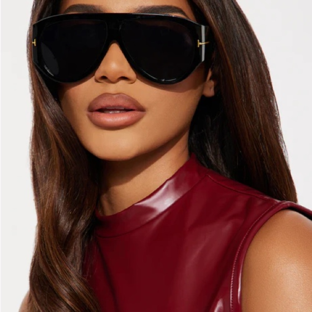 Fashion Nova Chic Black Oversized Sunglasses